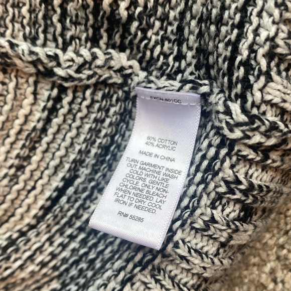 Women’s Express Sweater Cardigan - Medium - Picture 6 of 6